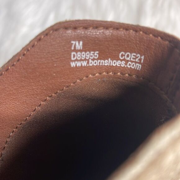 Born Kerri Tan/Taupe Distressed Suede Booties Sz 7 - Picture 5 of 6